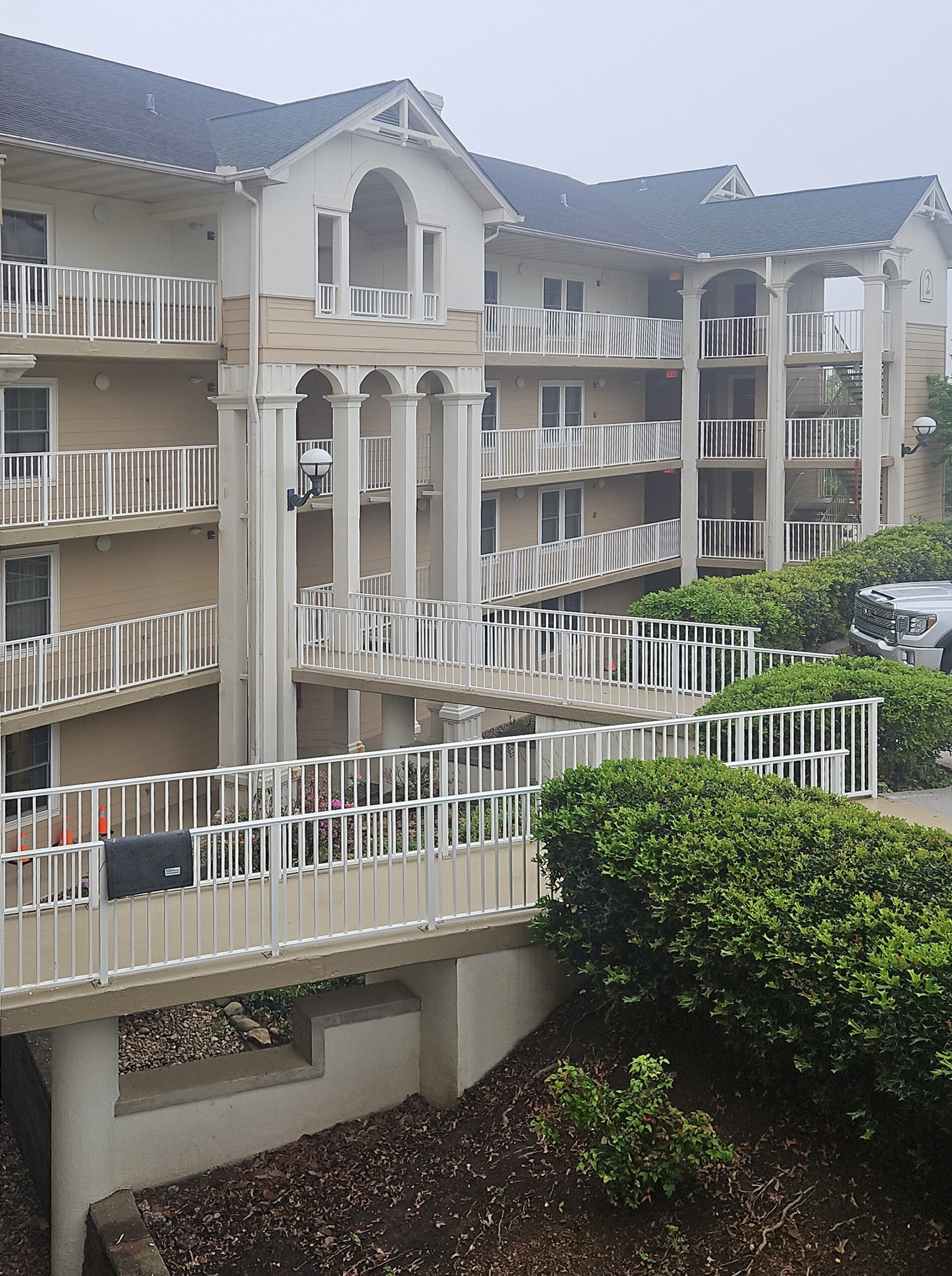 Wide exterior view of the Hilton Sunrise Ridge building