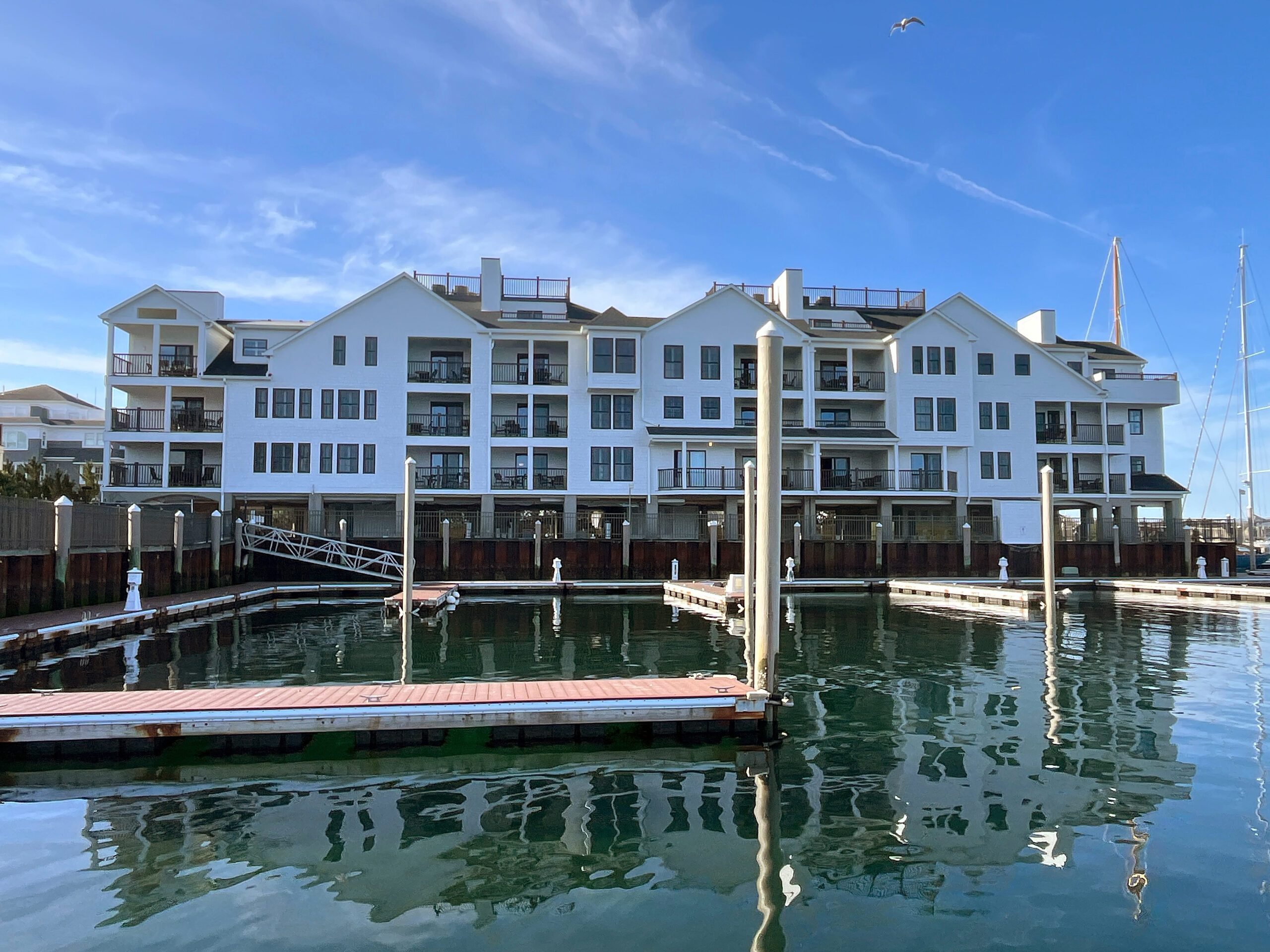 Wyndham Onshore Newport marina frontage with floating docks under a clear sky